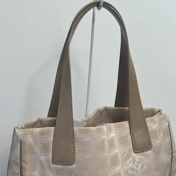 CHANEL Cruise Line Handbag Small Tote - Picture 3 of 8